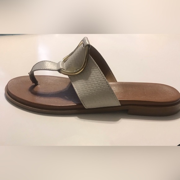 Coach and Four thong sandals. White Faux Leather with Gold Ring. Size 8 - Picture 7 of 8